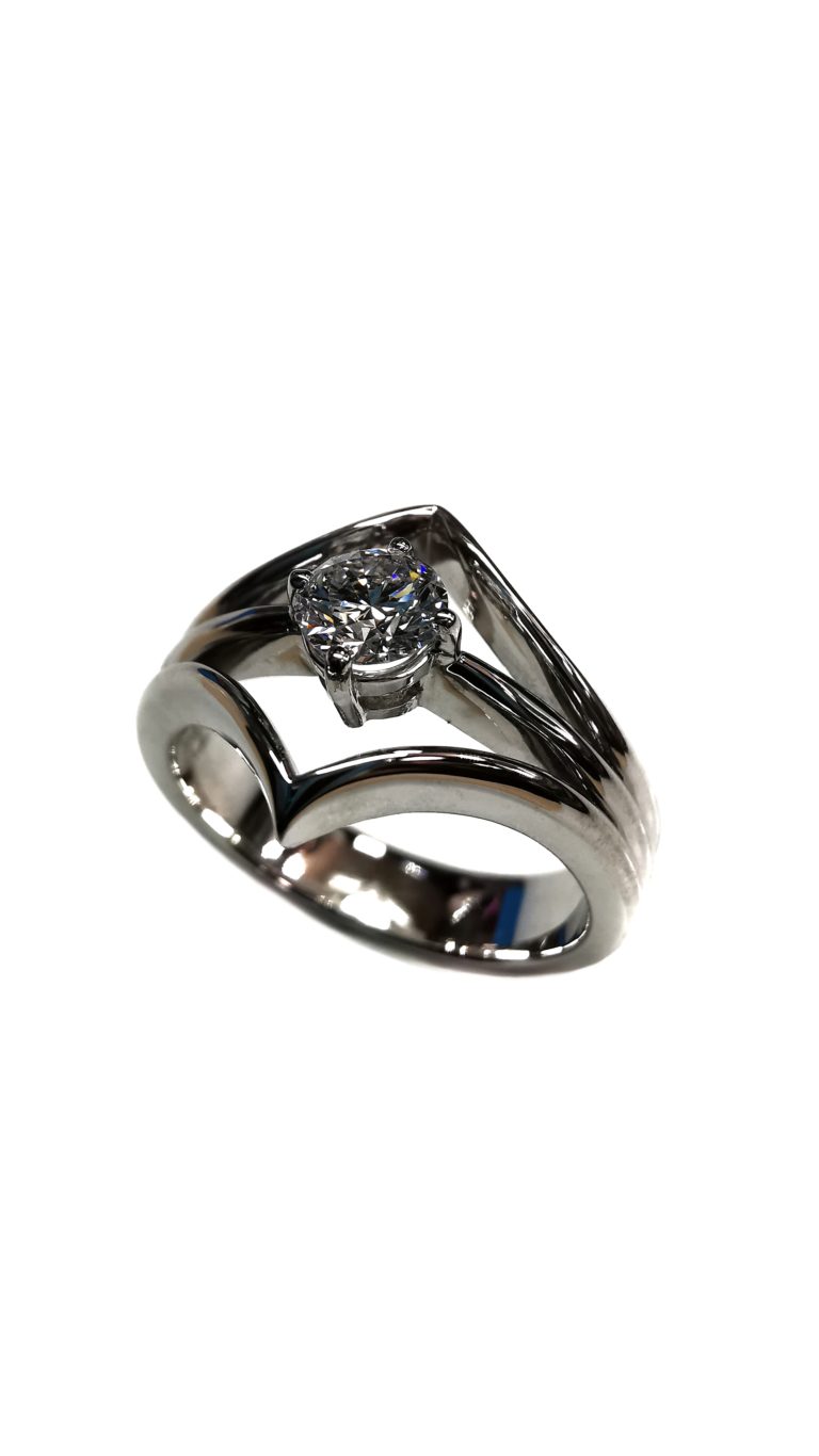 помолвочное кольцо белое золото бриллиант