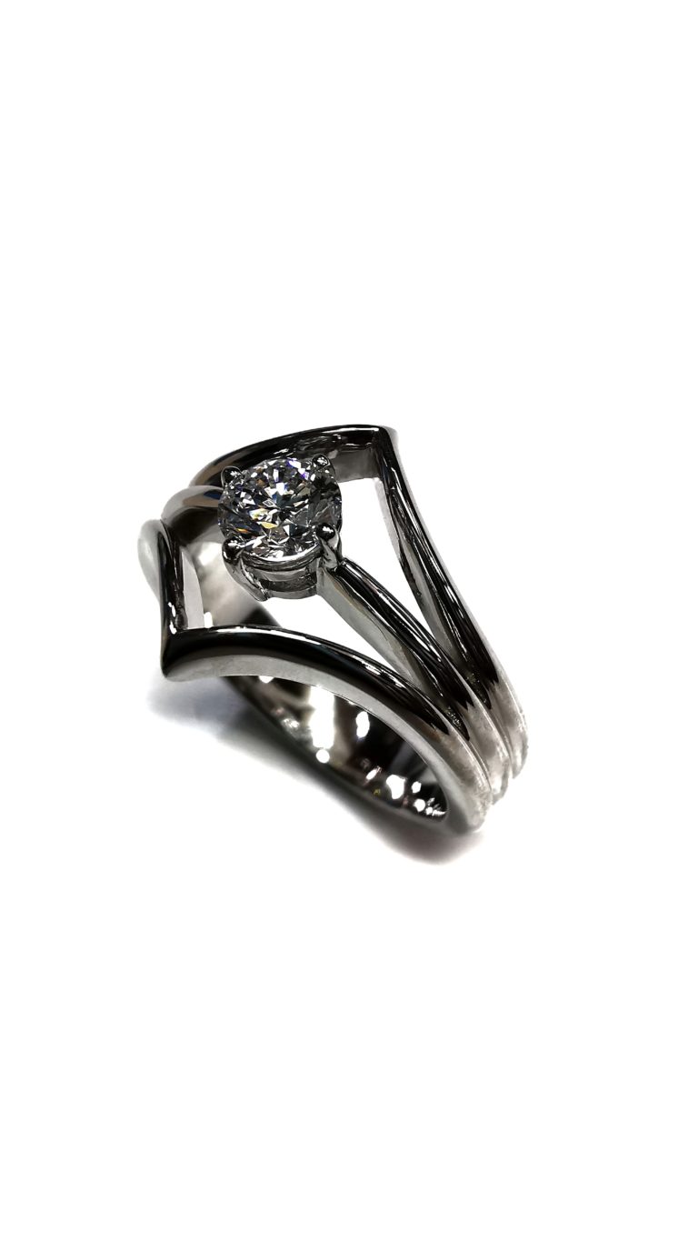 помолвочное кольцо белое золото бриллиант